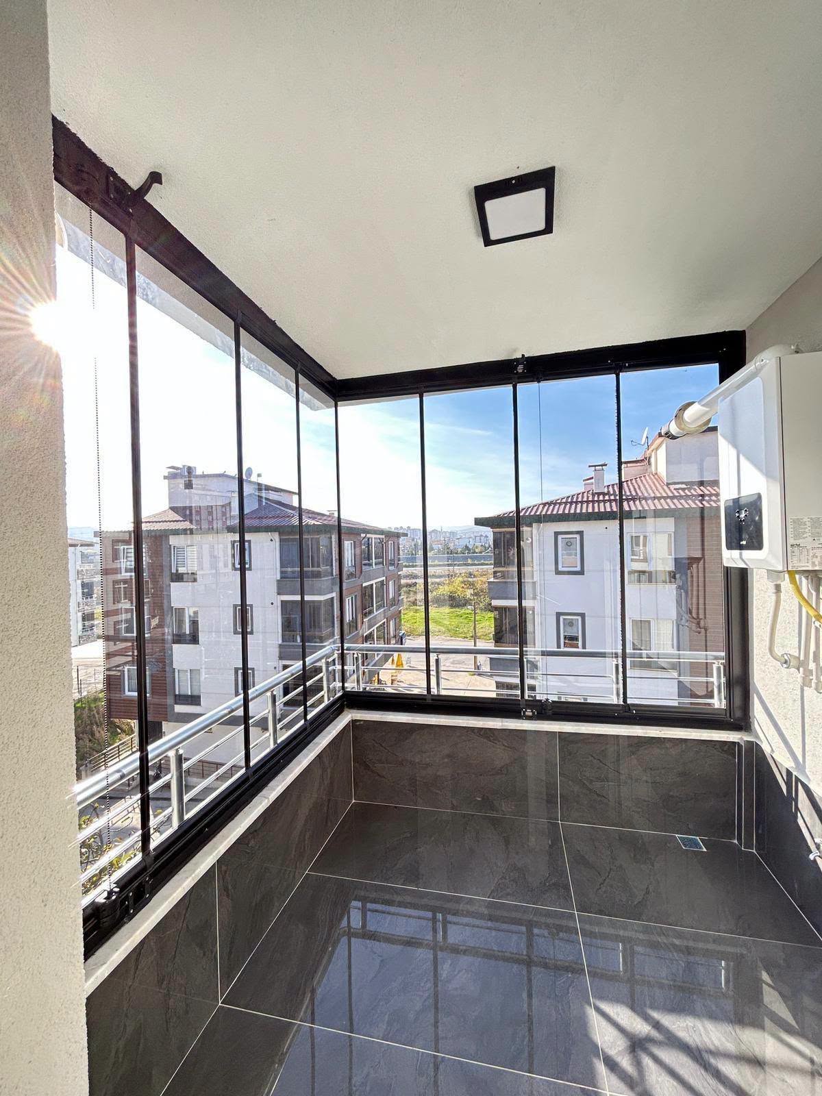 CUMHURİYET MAHALLESİ'NDE SATILIK SIFIR AYARINDA 1+1 DAİRE